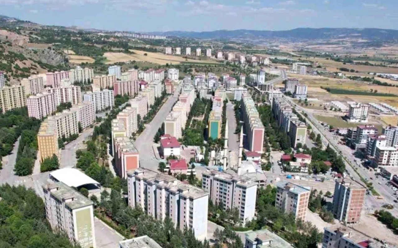 Dulkadiroğlu Kiralık Vinç Hizmetleri: Ağır Sanayi ve Şantiye Projelerinize Güvenli Çözümler