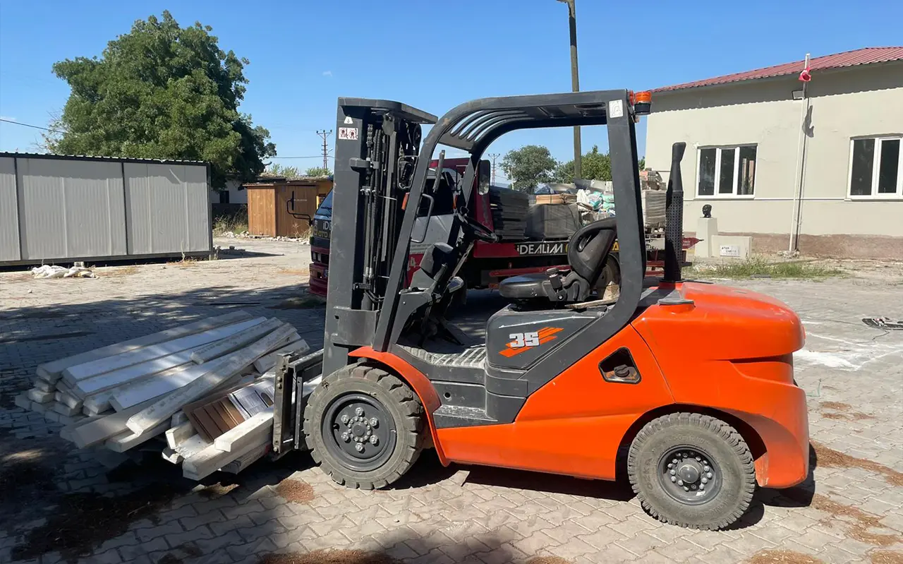 Türkoğlu Kiralık Forklift | Güvenli ve Uygun Fiyatlı Forkliftler